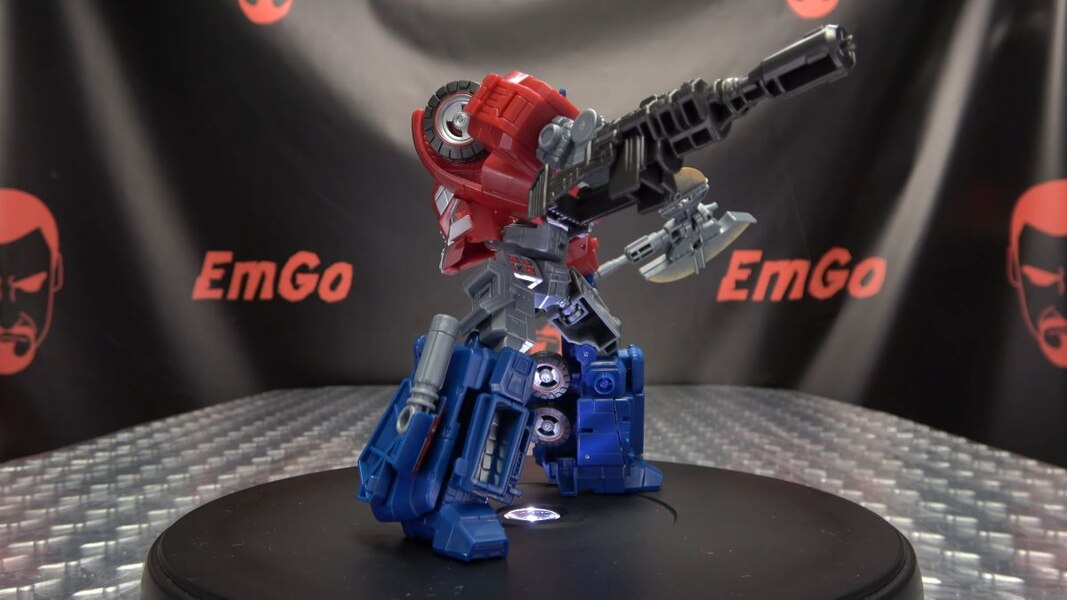 Gamer Edition Optimus Prime InHand Images & Video from Transformers